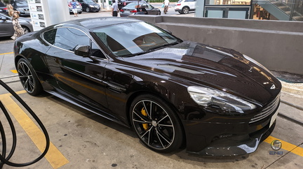 Aston Martin Vanquish 2 (1)