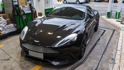 Aston Martin Vanquish 2 (2)