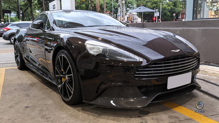 Aston Martin Vanquish 2 (3)
