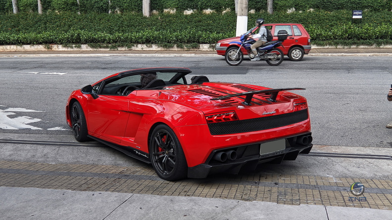 Lamborghini Gallardo Spyder Performante (1).jpg