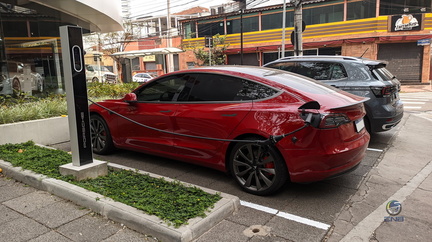 Tesla Model S (1)