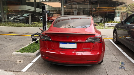 Tesla Model S (3)