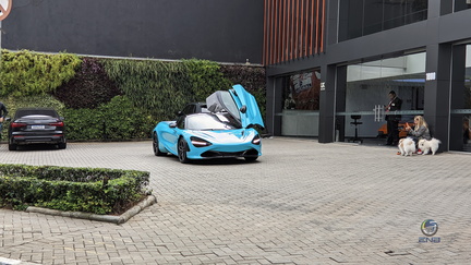 McLaren 720s Tokyo Cyan (2)