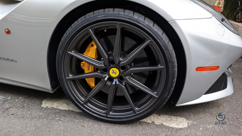 Ferrari F12berlinetta - Argento (1).jpg