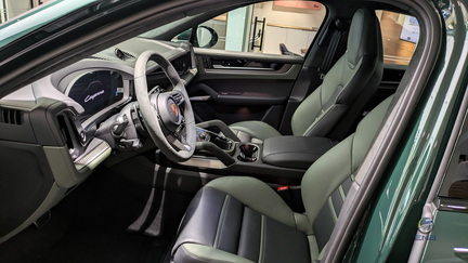 Porsche Cayenne E-hybrid - Goodwood green metallic (4)