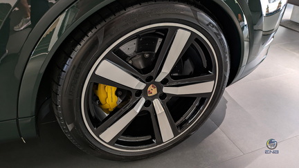 Porsche Cayenne E-hybrid - Goodwood green metallic (8)