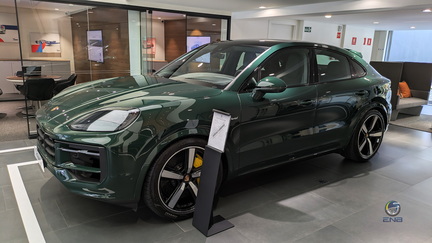 Porsche Cayenne E-hybrid - Goodwood green metallic (11)